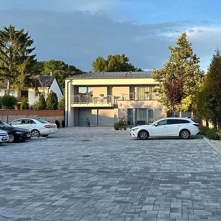Linden Apartman 002 - Adults Only Mosonmagyaróvár Dış mekan fotoğraf