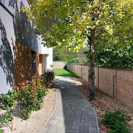 Linden Apartman 002 - Adults Only Mosonmagyaróvár Dış mekan fotoğraf