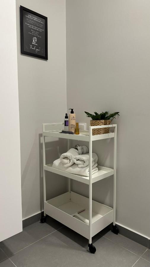 Linden Apartman 002 - Adults Only Mosonmagyaróvár Dış mekan fotoğraf