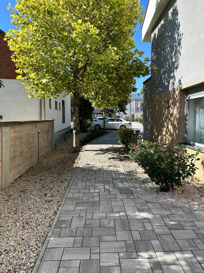 Linden Apartman 002 - Adults Only Mosonmagyaróvár Dış mekan fotoğraf