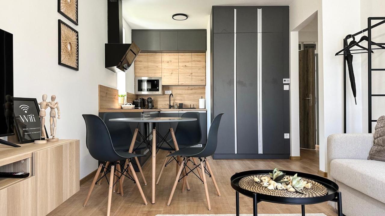 Linden Apartman 002 - Adults Only Mosonmagyaróvár Dış mekan fotoğraf