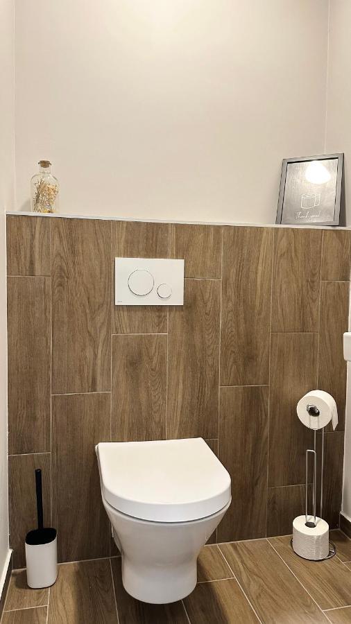 Linden Apartman 002 - Adults Only Mosonmagyaróvár Dış mekan fotoğraf