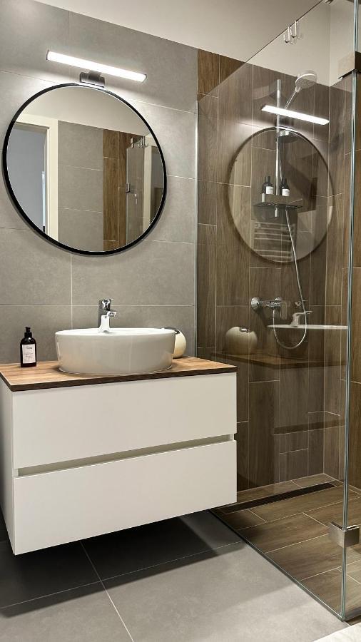 Linden Apartman 002 - Adults Only Mosonmagyaróvár Dış mekan fotoğraf