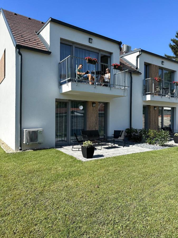 Linden Apartman 002 - Adults Only Mosonmagyaróvár Dış mekan fotoğraf