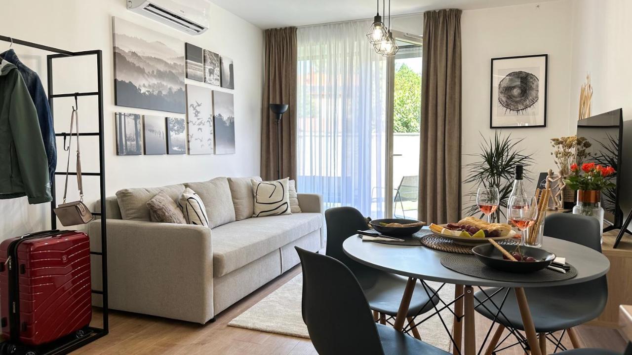 Linden Apartman 002 - Adults Only Mosonmagyaróvár Dış mekan fotoğraf