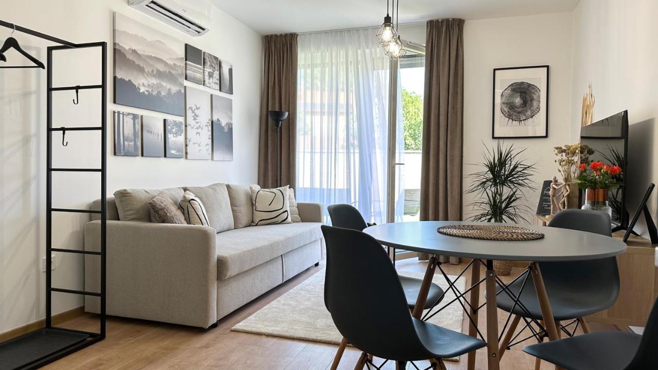 Linden Apartman 002 - Adults Only Mosonmagyaróvár Dış mekan fotoğraf