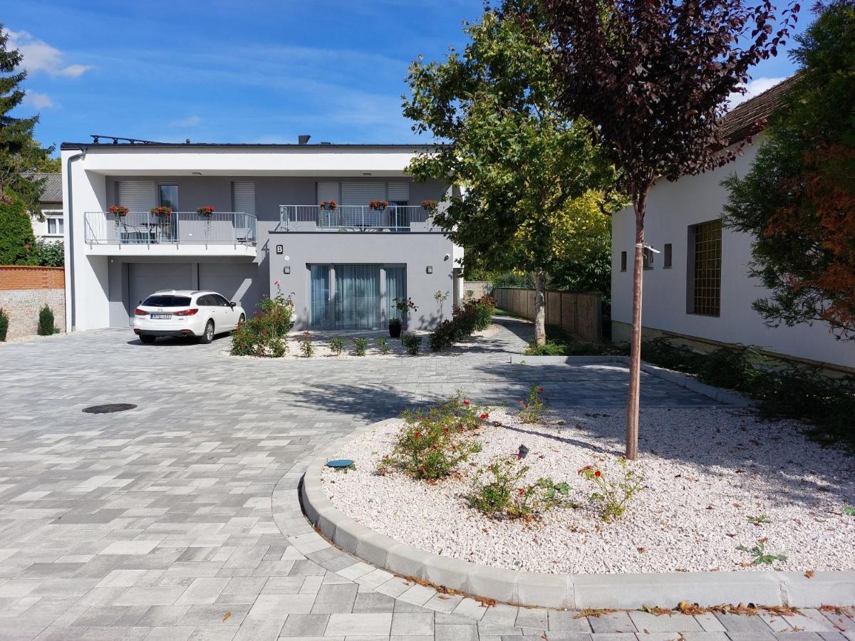 Linden Apartman 002 - Adults Only Mosonmagyaróvár Dış mekan fotoğraf